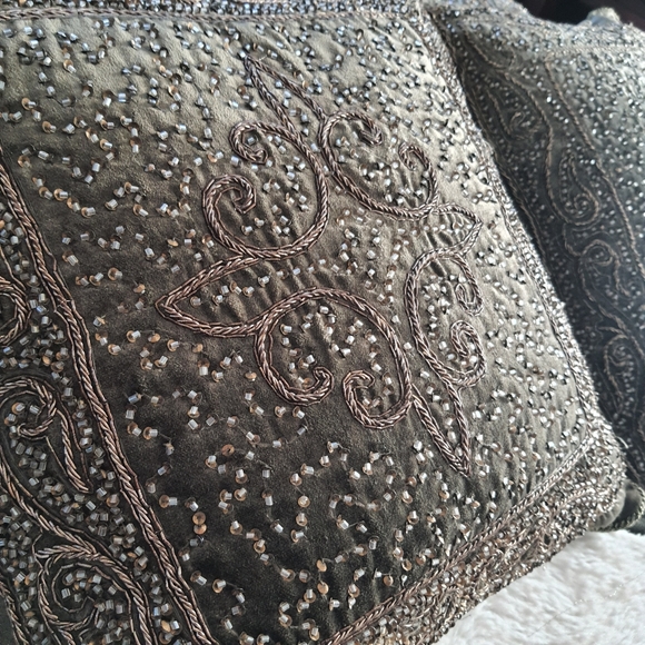 Set of 2 Bombay (16") Green Beaded Medallion Pillows Velvet Feather Down - Picture 2 of 11